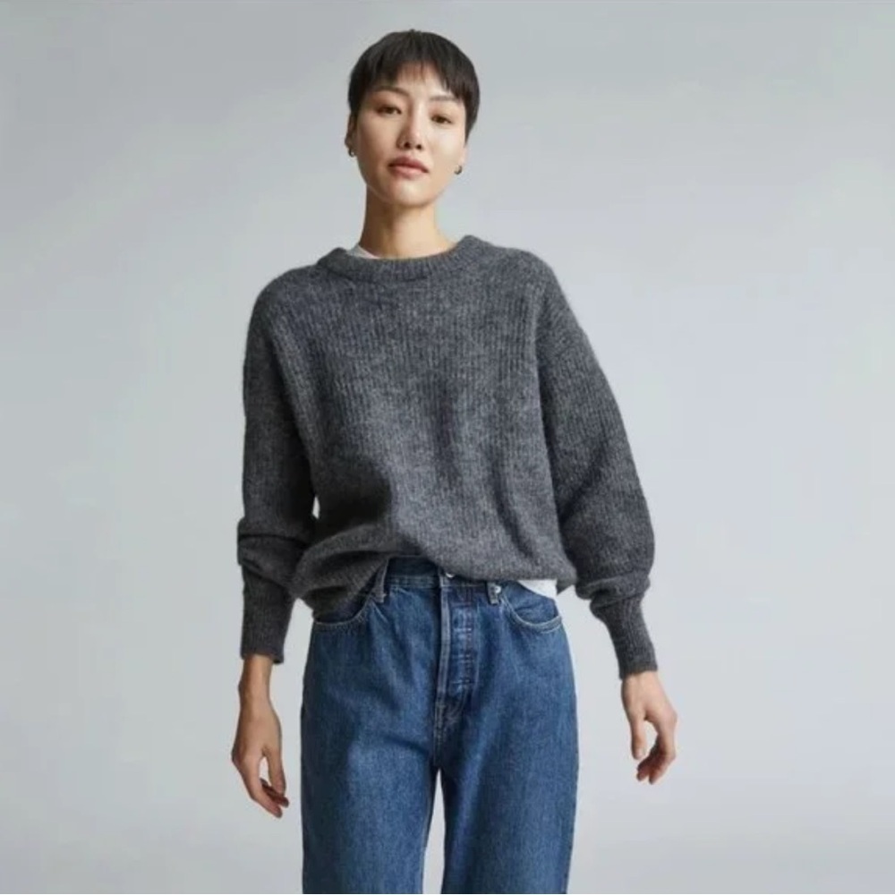 Everlane The Alpaca Crew Sweater in Heather Charcoal Small
